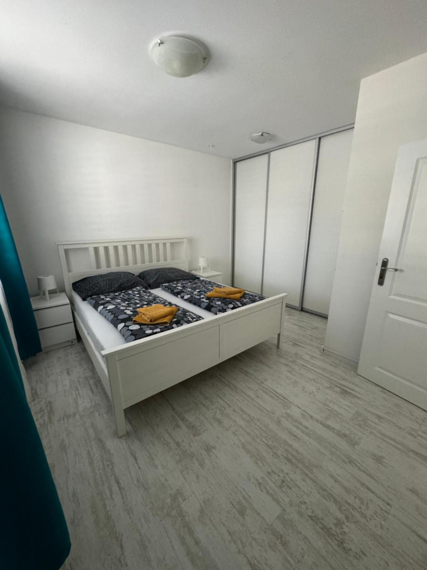 Sunny Apartment On The Lakes Senec Bagian luar foto